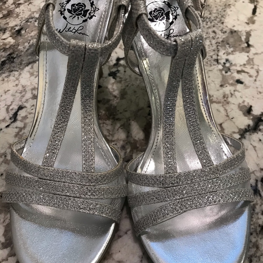 Silver shoes - Picture 2 of 13